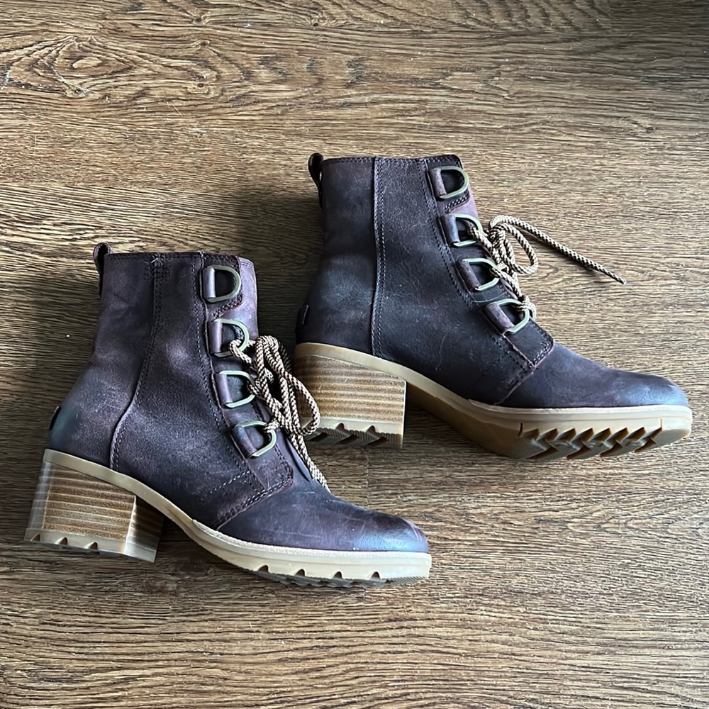 Sorel Cate waterproof lace up heeled boots, size 8, EUC, dark reddish brown